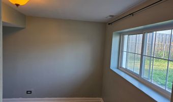 1719 W Lexington Dr, Arlington Heights, IL 60004