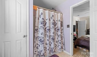 7123 Wandering Creek Dr, Charlotte, NC 28216