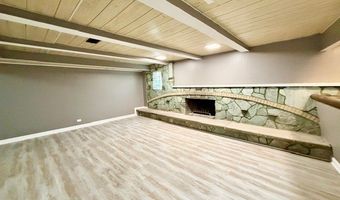 22 W070 Byron Ave, Addison, IL 60101