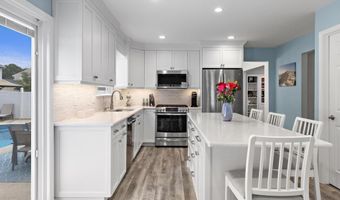 15 Brentwood Dr, Bayville, NJ 08721