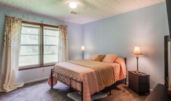 8474 Woolmarket Rd, Biloxi, MS 39532