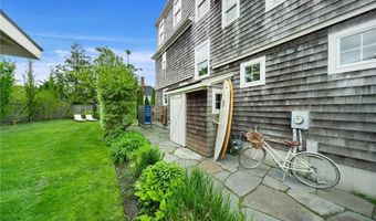 9 Casey Ct, Newport, RI 02840