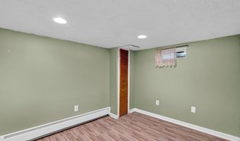 18 Nolan Dr, Bloomfield, CT 06002