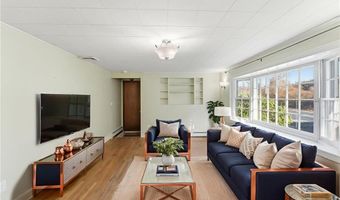 382 Beavertail Rd, Jamestown, RI 02835