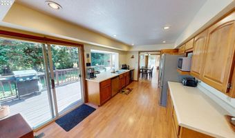 925 7TH St, Brookings, OR 97415