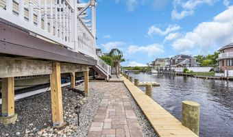 221 Magnolia Dr, Bayville, NJ 08721