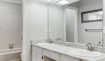 2420 E Alberson Dr, Albany, GA 31721