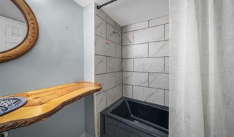 236 Hillcrest Blvd, Ballwin, MO 63021
