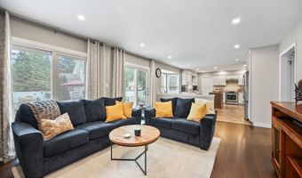 2 Independence Dr, Aberdeen, NJ 07747