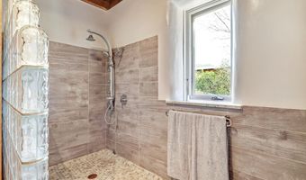34 Dos Carpinteros Rd, Arroyo Seco, NM 87514