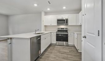 223 Maddox Dr, Aberdeen, NC 28315