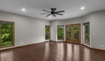 2 Echowood Dr, Algonquin, IL 60102