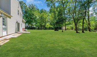 4 Michele Dr, Middletown, NJ 07748