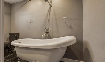 618 E 7TH St, Cheyenne, WY 82007