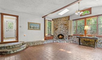 300 Country View Dr, Warwick, RI 02886