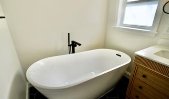 65 Sebbins Pond Dr, Bedford, NH 03110