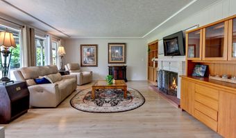 10210 SW CRESTWOOD Ct, Beaverton, OR 97008