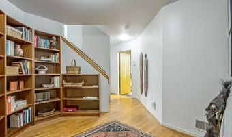 555 Glendale Cir, Ann Arbor, MI 48103