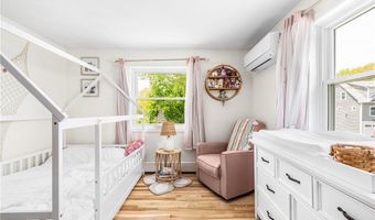 60 Brooklyn Rd, Narragansett, RI 02882