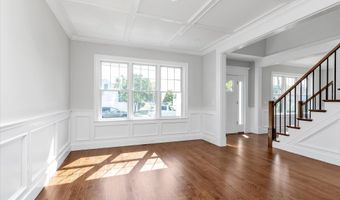 109 Greenway, Albertson, NY 11507