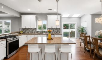 1 Prairie Ln, Bayville, NJ 08721