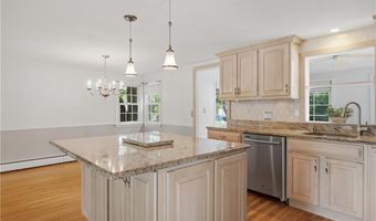 10 Sprague St, Cumberland, RI 02864