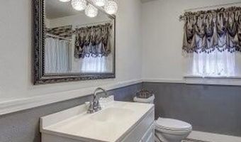 1418 Cleveland Ave, Baxter Springs, KS 66713
