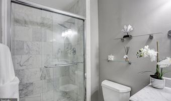 927 S ROLFE St 2, Arlington, VA 22204