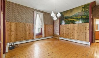 221 Franklin St, Alburtis, PA 18011