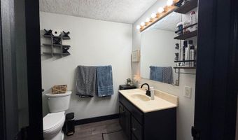 550 S 6th St, Akron, IA 51001