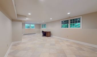 45 N Nabby Rd, Danbury, CT 06811