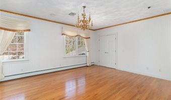 4 Christopher Dr, Lincoln, RI 02865