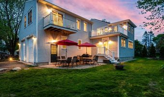 28 Palm Beach Ave, Narragansett, RI 02882