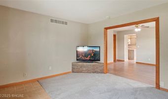2325 E 40th Ct, Des Moines, IA 50317