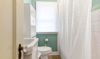 421 W College St, Aurora, MO 65605