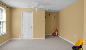 274 Rae Ln, Bonneau, SC 29431