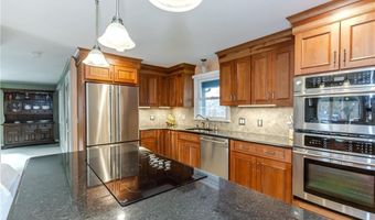 33 Rosewood Ln, Cumberland, RI 02864