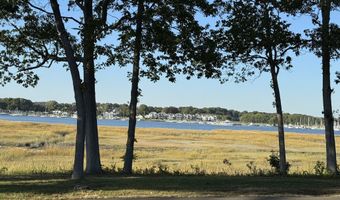 13 Fenway Rd, Branford, CT 06405