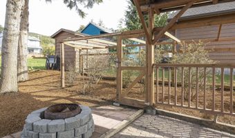 126 N Ocean Ave, Rockaway Beach, OR 97136