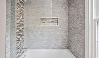 2 Independence Dr, Aberdeen, NJ 07747