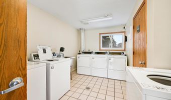 4 Pine Tree Dr 110, Arden Hills, MN 55112