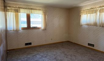 314 Burr Oak Dr, Albert Lea, MN 56007