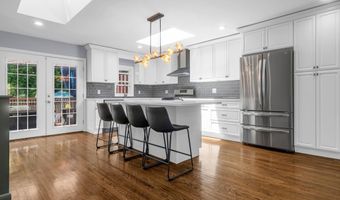 46 W 43RD St, Bayonne, NJ 07002