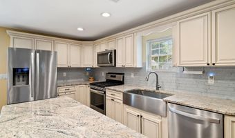 417 Main St, Bayville, NJ 08721