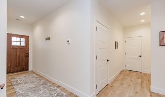 1018 Emerald Hills Dr, Arnolds Park, IA 51331