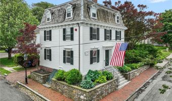 24 Barney St, Newport, RI 02840