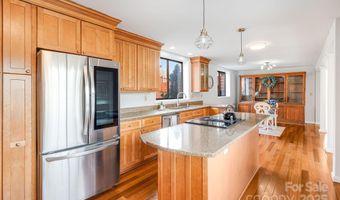 20 Nichols Hill Dr, Asheville, NC 28804