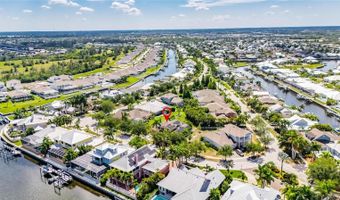 824 ISLEBAY Dr, Apollo Beach, FL 33572