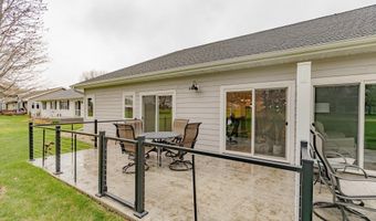 1018 Emerald Hills Dr, Arnolds Park, IA 51331