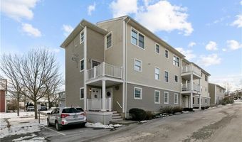 231 Maple Ave 203, Newport, RI 02840